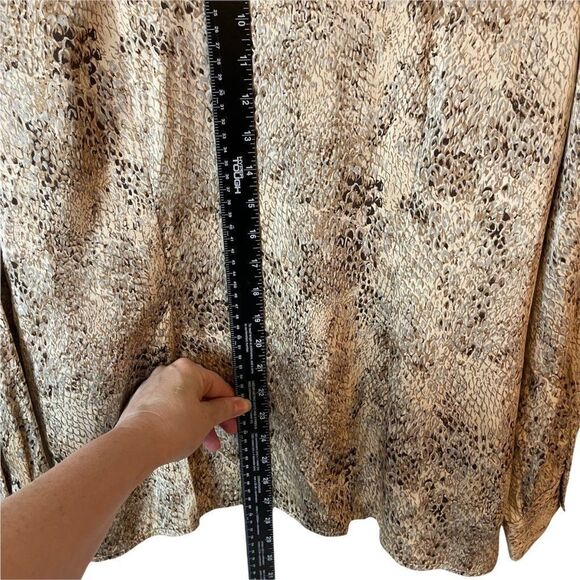 Classiques Entier 100% Silk Animal Print Blouse Size Medium - Picture 10 of 10